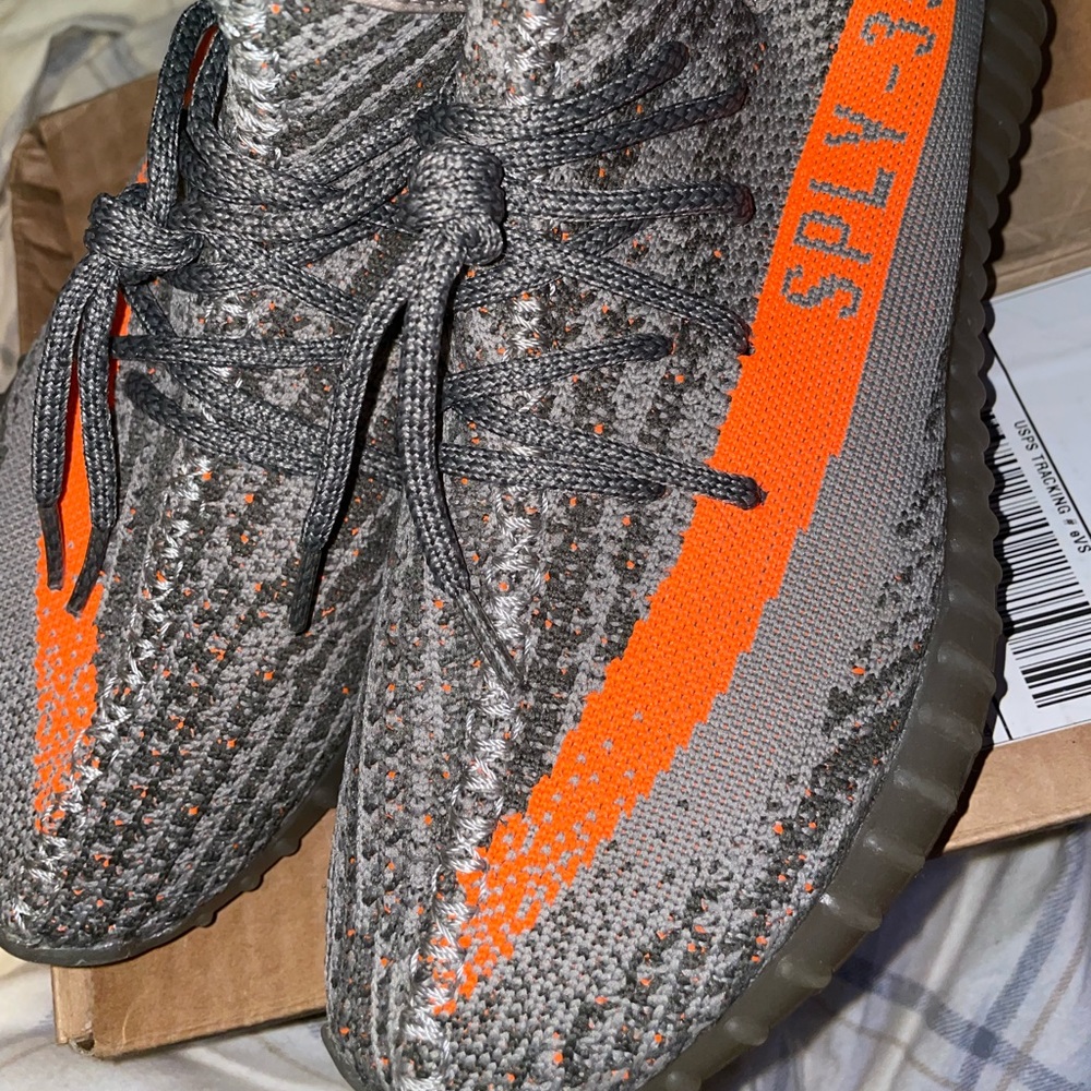 Yeezy 350 V2 belugas size 9.5